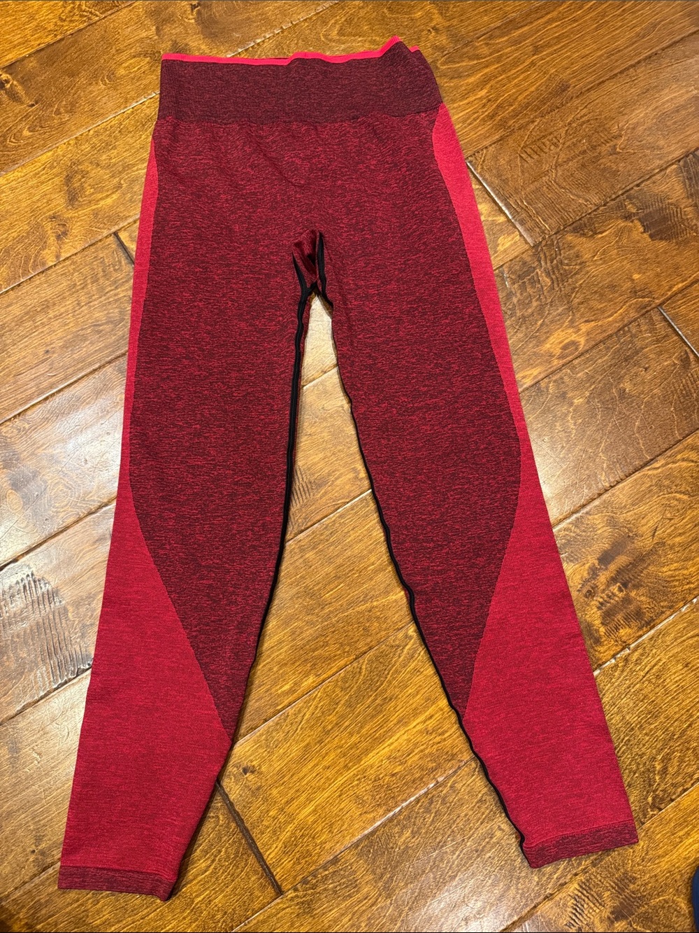 PINK Victoria's Secret Women’s Seamless Red Contrast Leggings - Picture 3 of 3